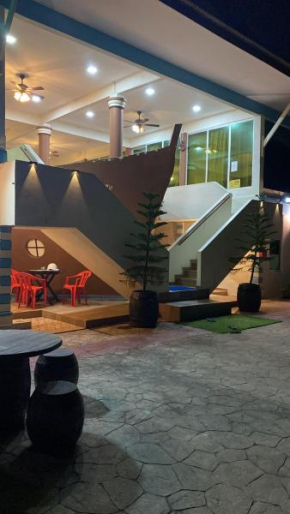 The Kapal Seaview Resort